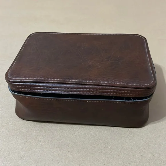 Toiletry Case - Picture 2 of 7